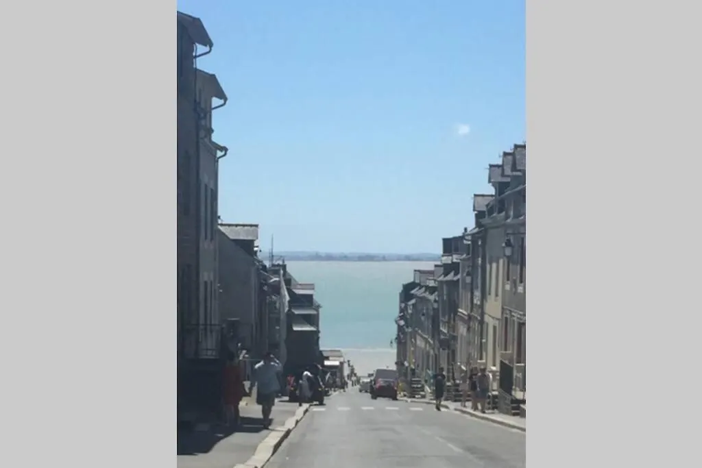 T2 Rue Du Port De Cancale En Baie Du Mont Saint Michel Apartment 0*,  France